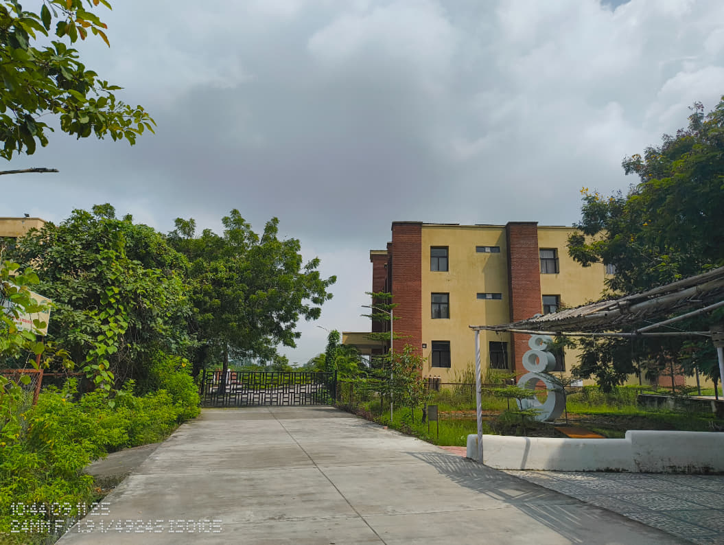 ITM SLS Baroda University College campus photo 26